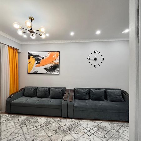 2-Х Комнатная В Золотом Квадрате Lejlighed Almaty Eksteriør billede