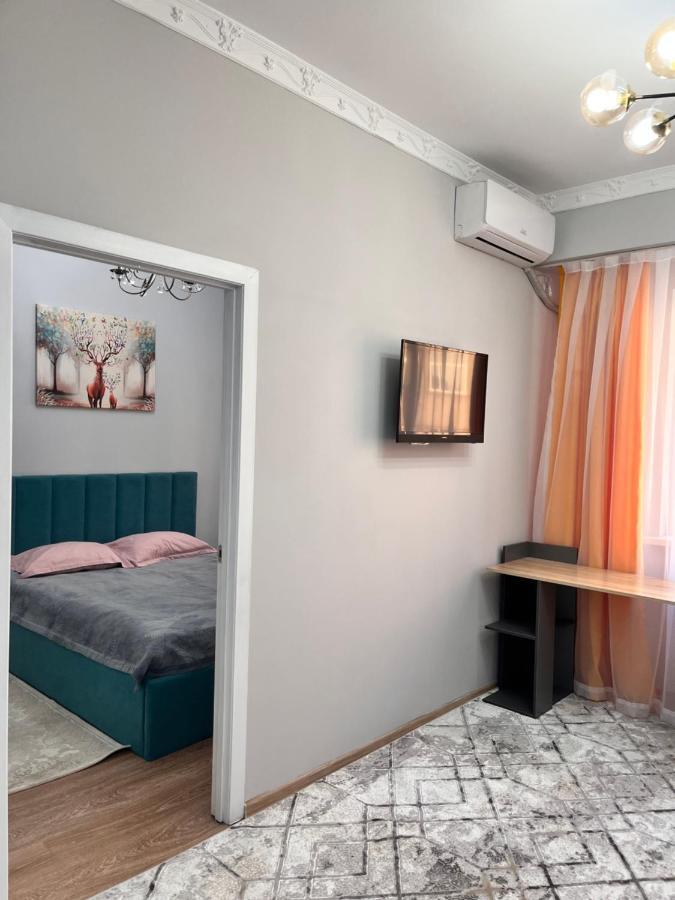 2-Х Комнатная В Золотом Квадрате Lejlighed Almaty Eksteriør billede