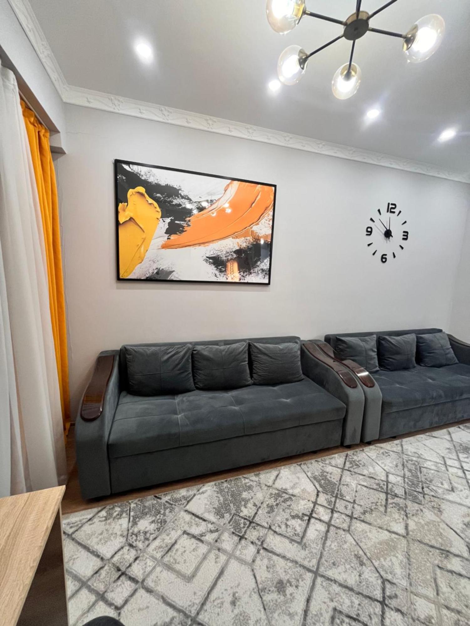 2-Х Комнатная В Золотом Квадрате Lejlighed Almaty Eksteriør billede
